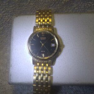 Citizen Quartz Watch Black 1012-S038561 Dial Women Date Gold Link Band New Bat !